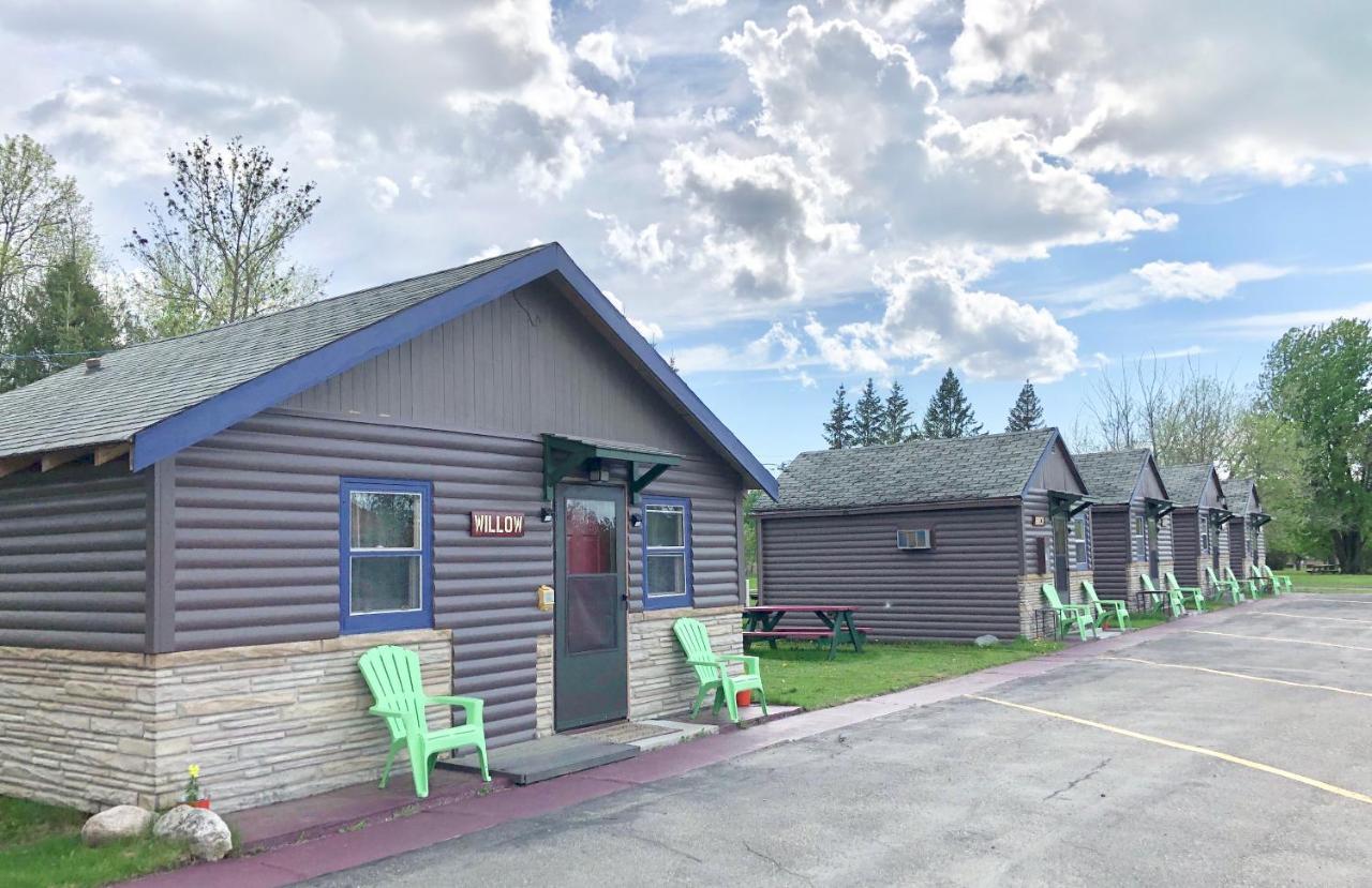Hilltop Lodge And Cabins إنترناشونال فولز المظهر الخارجي الصورة